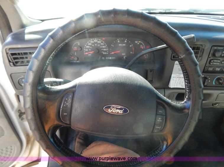 image for item H3885 2004 Ford F550 utility truck