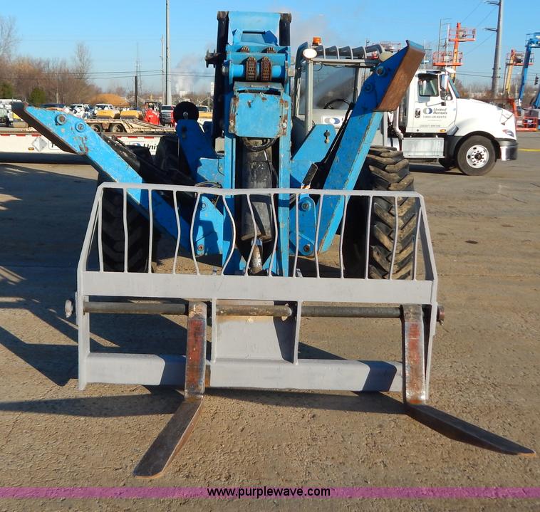 image for item H3886 2007 Genie GTH-1056 telehandler