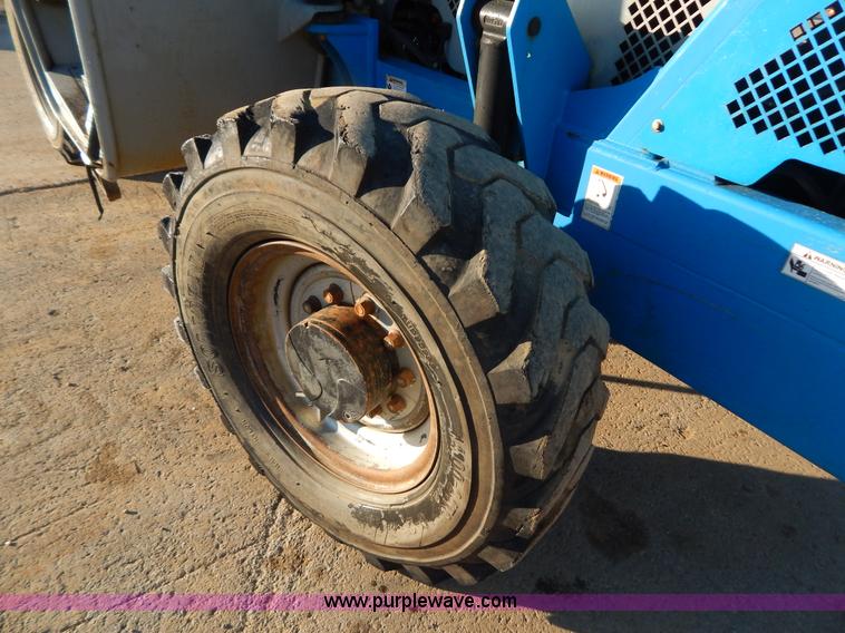 image for item H3886 2007 Genie GTH-1056 telehandler
