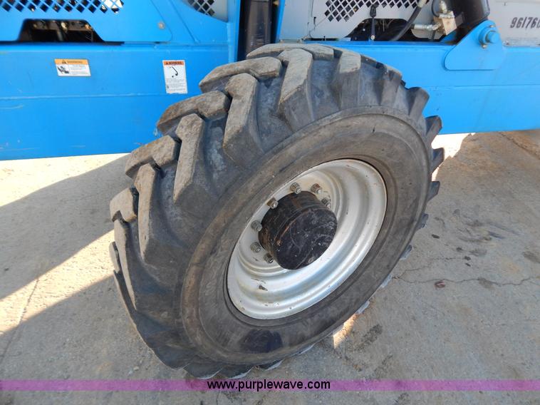 image for item H3886 2007 Genie GTH-1056 telehandler