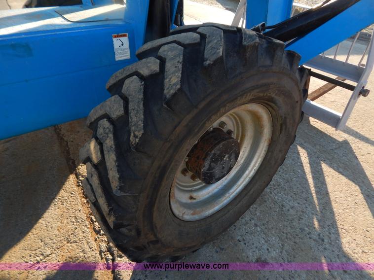 image for item H3886 2007 Genie GTH-1056 telehandler