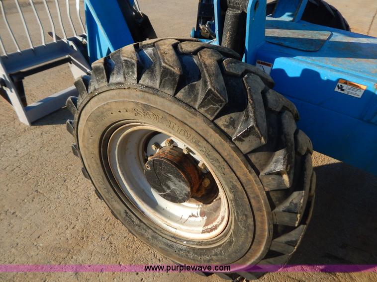 image for item H3886 2007 Genie GTH-1056 telehandler