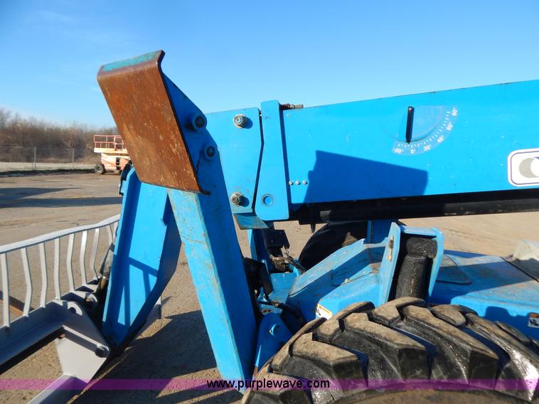 image for item H3886 2007 Genie GTH-1056 telehandler