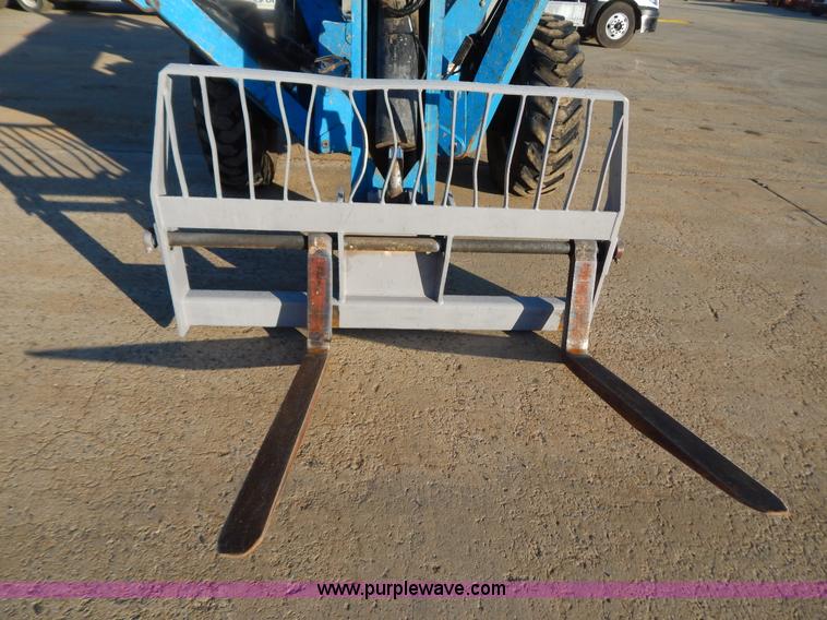 image for item H3886 2007 Genie GTH-1056 telehandler