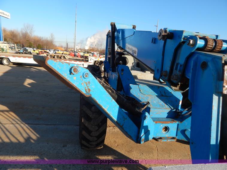 image for item H3886 2007 Genie GTH-1056 telehandler
