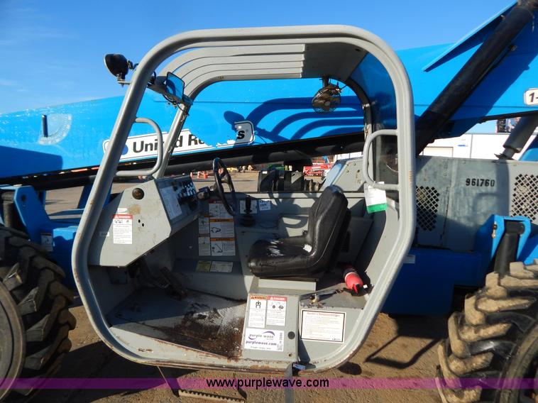 image for item H3886 2007 Genie GTH-1056 telehandler