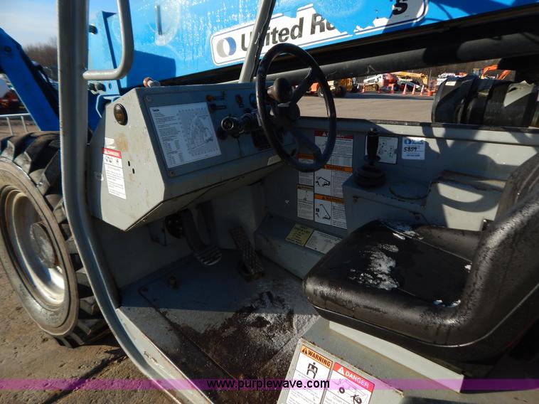 image for item H3886 2007 Genie GTH-1056 telehandler