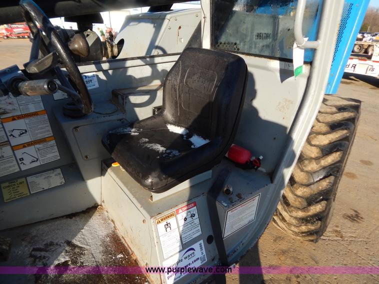 image for item H3886 2007 Genie GTH-1056 telehandler