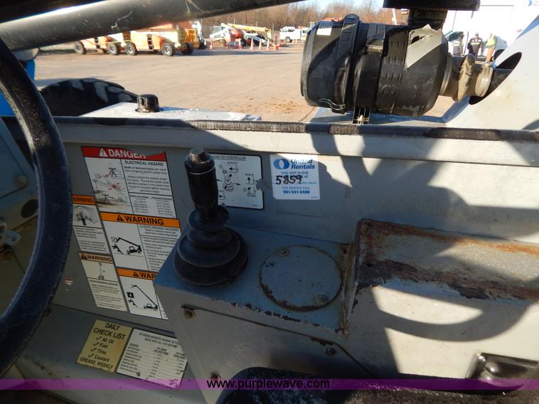 image for item H3886 2007 Genie GTH-1056 telehandler