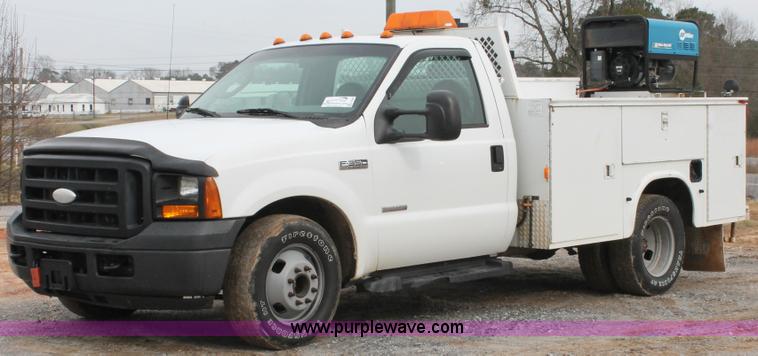 image for item H8306 2006 Ford F350 Super Duty XL service truck