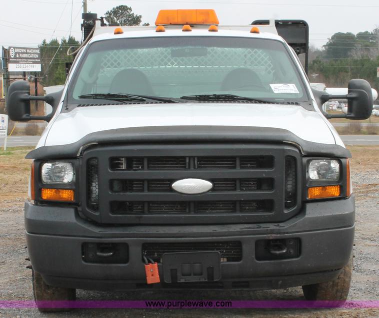 image for item H8306 2006 Ford F350 Super Duty XL service truck