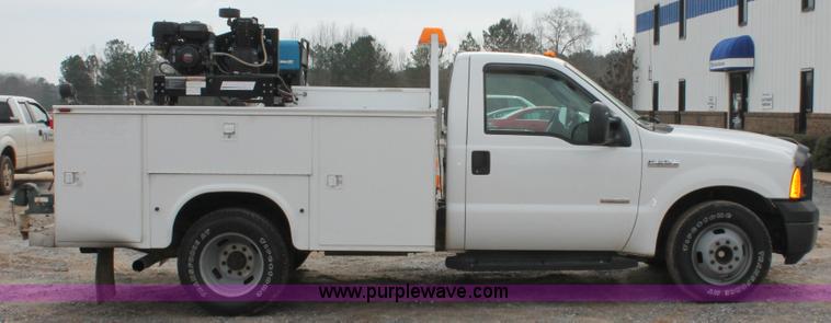 image for item H8306 2006 Ford F350 Super Duty XL service truck