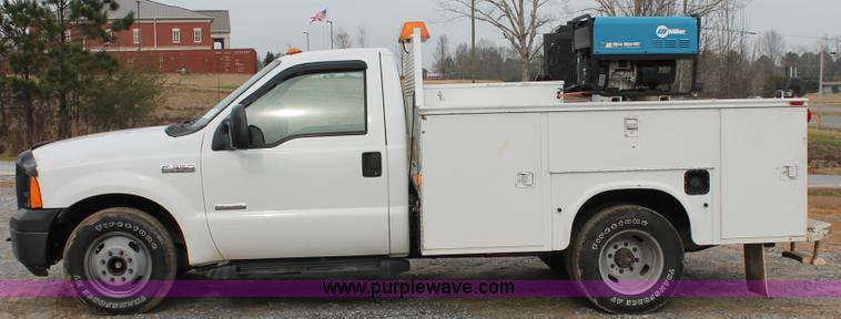 image for item H8306 2006 Ford F350 Super Duty XL service truck