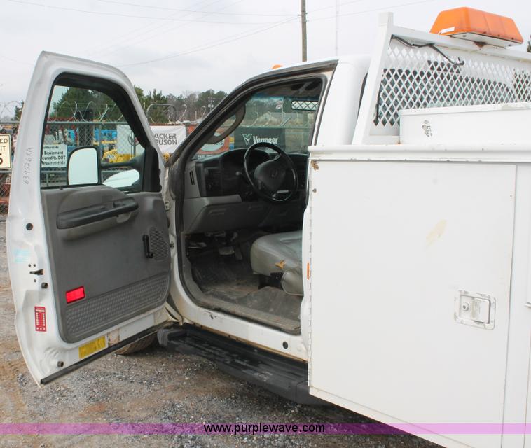 image for item H8306 2006 Ford F350 Super Duty XL service truck