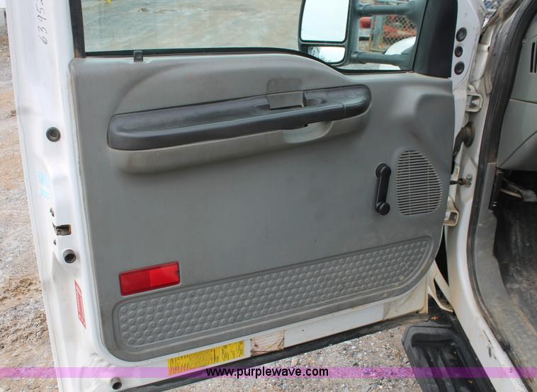 image for item H8306 2006 Ford F350 Super Duty XL service truck