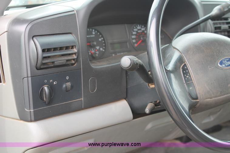 image for item H8306 2006 Ford F350 Super Duty XL service truck