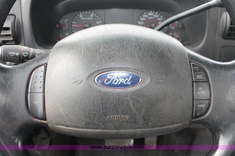 image for item H8306 2006 Ford F350 Super Duty XL service truck