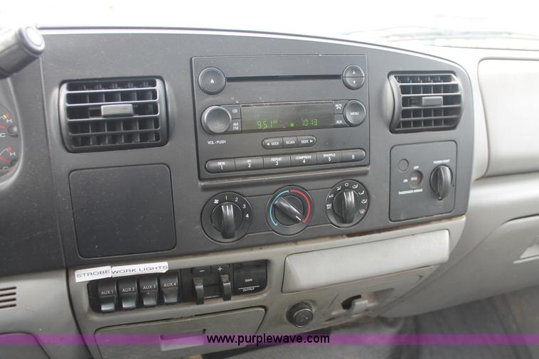 image for item H8306 2006 Ford F350 Super Duty XL service truck