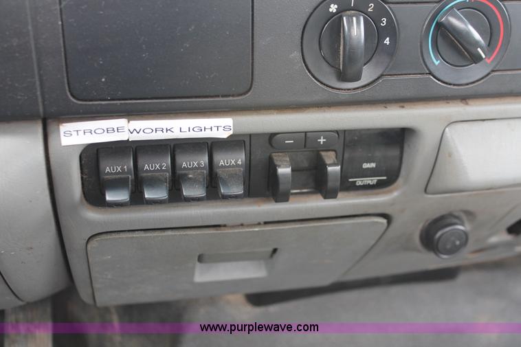 image for item H8306 2006 Ford F350 Super Duty XL service truck