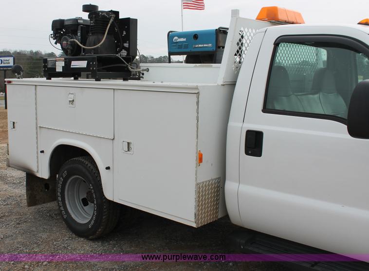 image for item H8306 2006 Ford F350 Super Duty XL service truck
