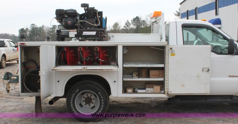 image for item H8306 2006 Ford F350 Super Duty XL service truck