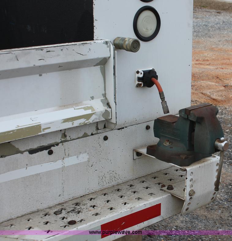 image for item H8306 2006 Ford F350 Super Duty XL service truck