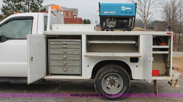 image for item H8306 2006 Ford F350 Super Duty XL service truck