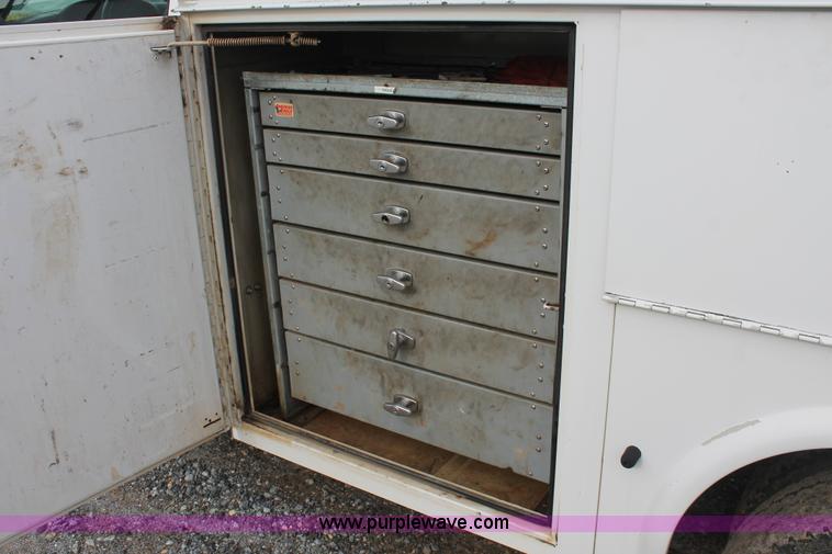 image for item H8306 2006 Ford F350 Super Duty XL service truck