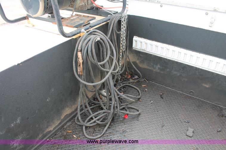 image for item H8306 2006 Ford F350 Super Duty XL service truck