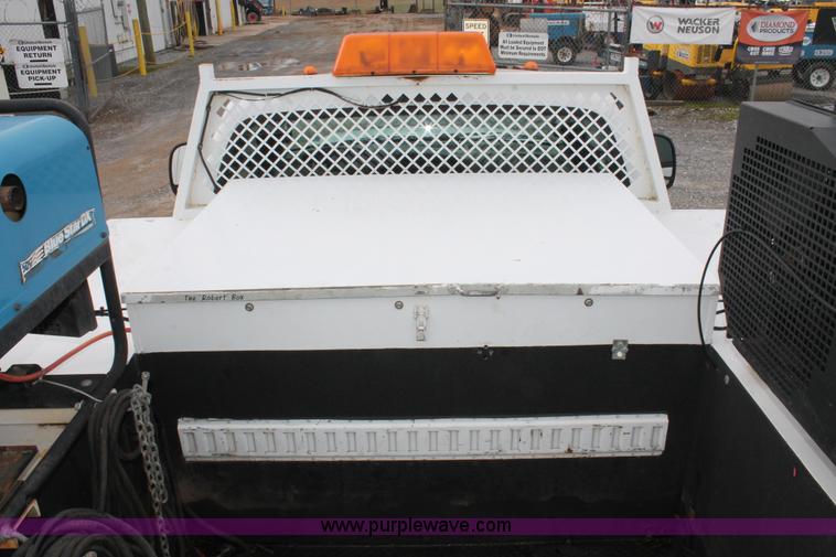 image for item H8306 2006 Ford F350 Super Duty XL service truck