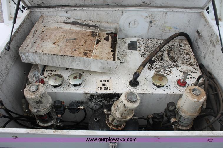 image for item H8306 2006 Ford F350 Super Duty XL service truck