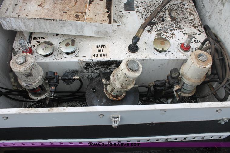 image for item H8306 2006 Ford F350 Super Duty XL service truck