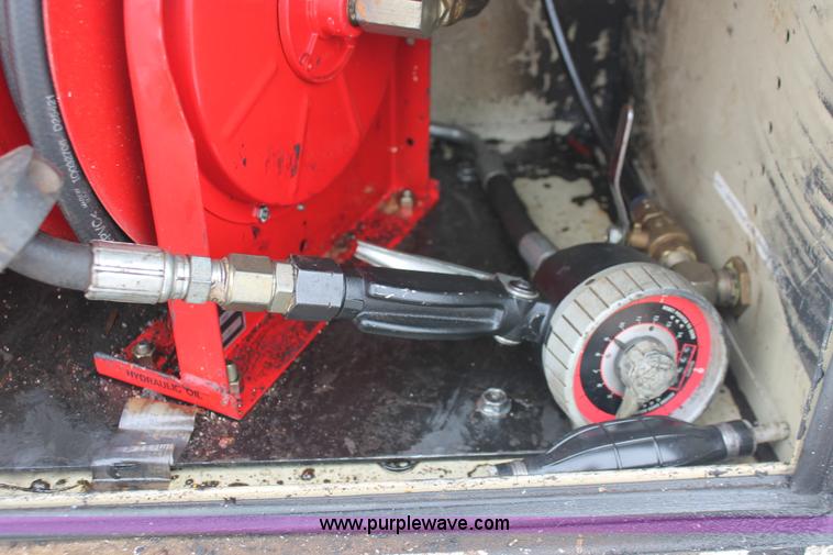 image for item H8306 2006 Ford F350 Super Duty XL service truck