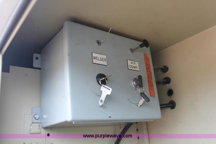 image for item H8306 2006 Ford F350 Super Duty XL service truck