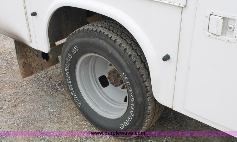 image for item H8306 2006 Ford F350 Super Duty XL service truck