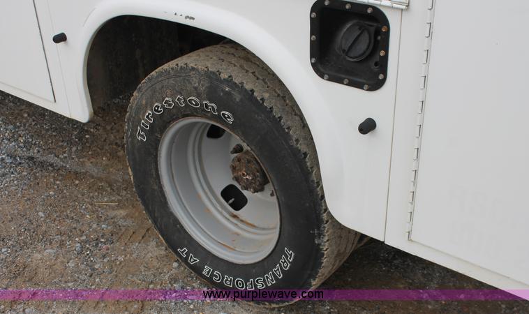 image for item H8306 2006 Ford F350 Super Duty XL service truck