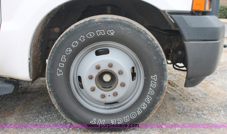 image for item H8306 2006 Ford F350 Super Duty XL service truck