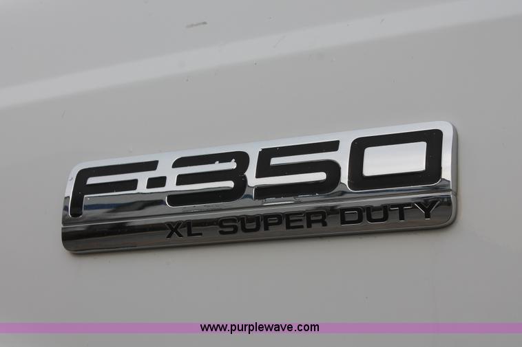 image for item H8306 2006 Ford F350 Super Duty XL service truck
