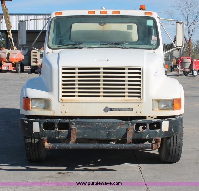 image for item H8307 1999 International 4700 water truck