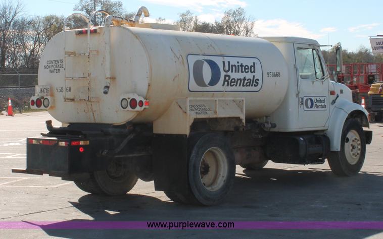 image for item H8307 1999 International 4700 water truck