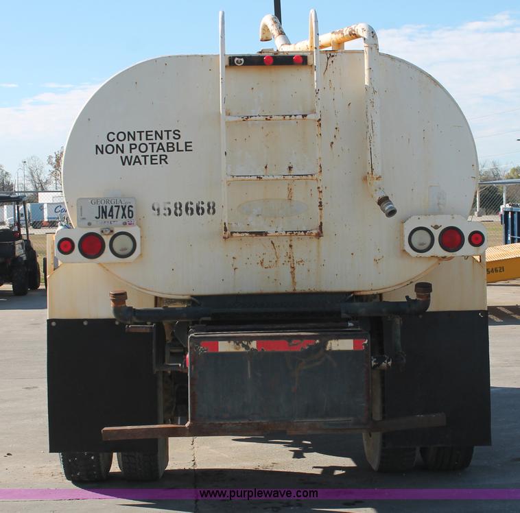 image for item H8307 1999 International 4700 water truck