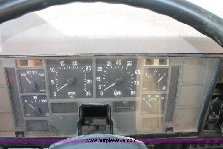 image for item H8307 1999 International 4700 water truck