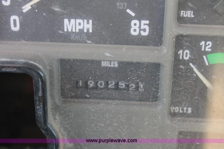 image for item H8307 1999 International 4700 water truck