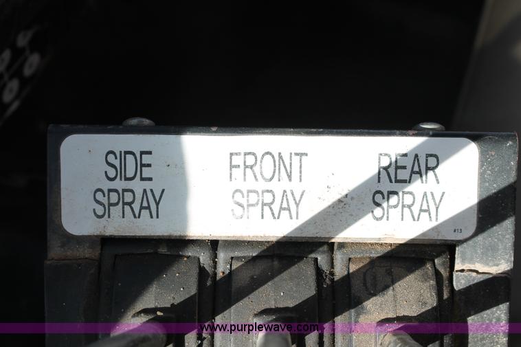 image for item H8307 1999 International 4700 water truck