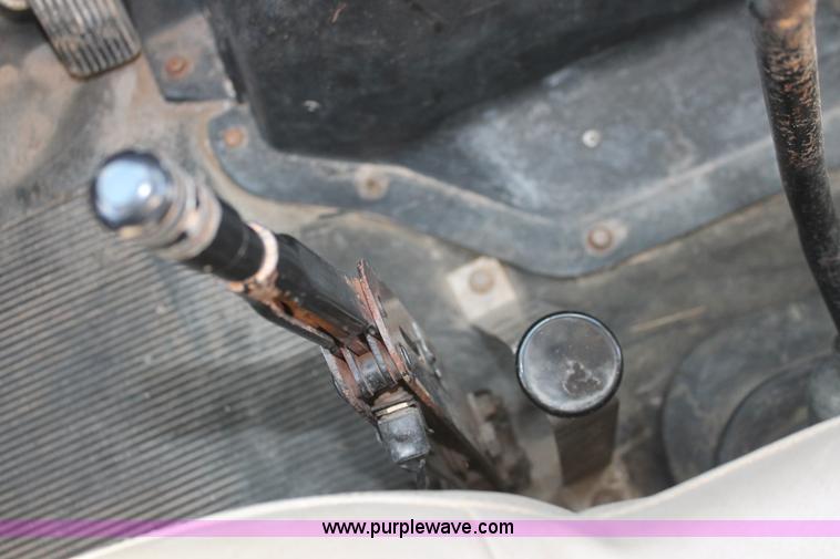 image for item H8307 1999 International 4700 water truck