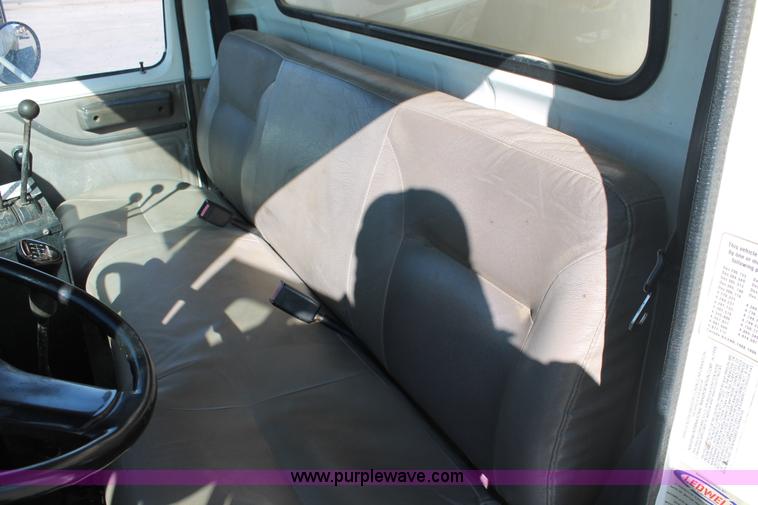 image for item H8307 1999 International 4700 water truck