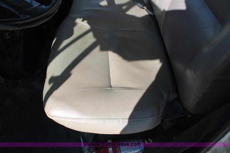 image for item H8307 1999 International 4700 water truck