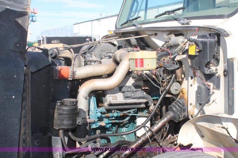 image for item H8307 1999 International 4700 water truck