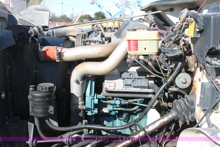 image for item H8307 1999 International 4700 water truck