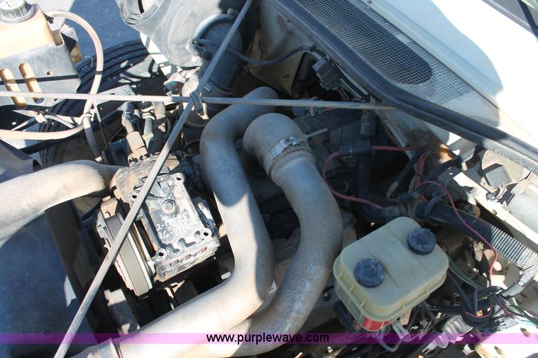 image for item H8307 1999 International 4700 water truck